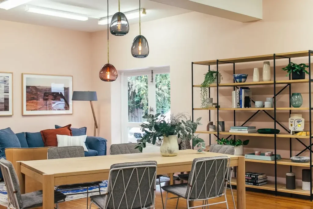 Bright, tidy living room representative of a Lumiora house cleaning result (stock photo)