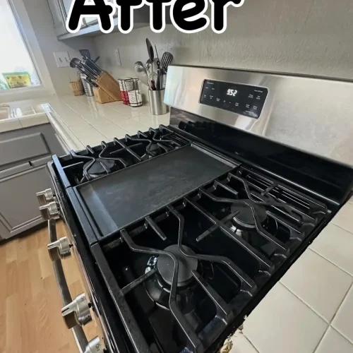 The same gas stovetop spotless and shining after a Lumiora deep cleaning visit